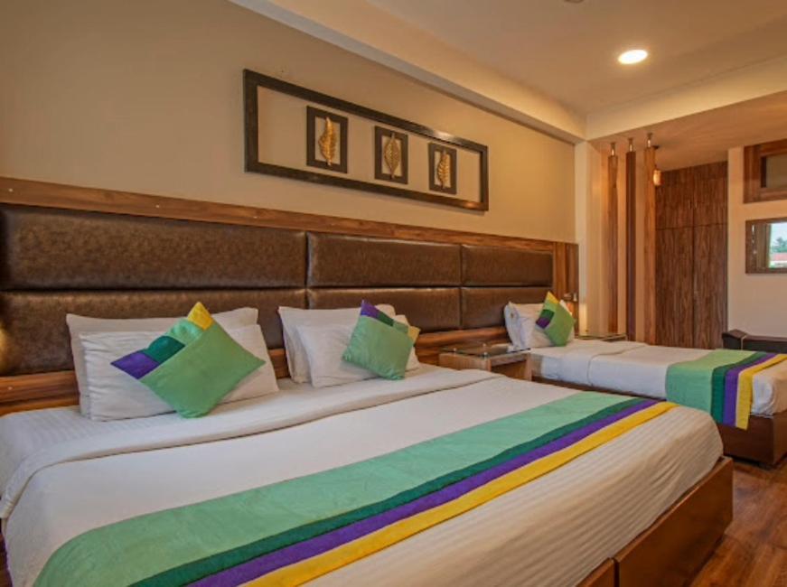Hotel Imperial Park Sector 45 Gurgaon Exterior photo