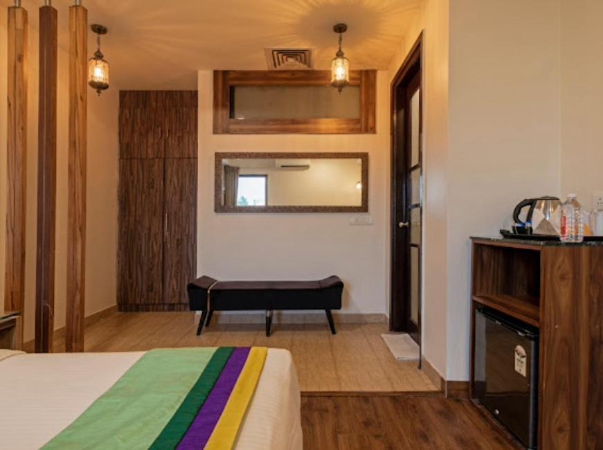 Hotel Imperial Park Sector 45 Gurgaon Exterior photo