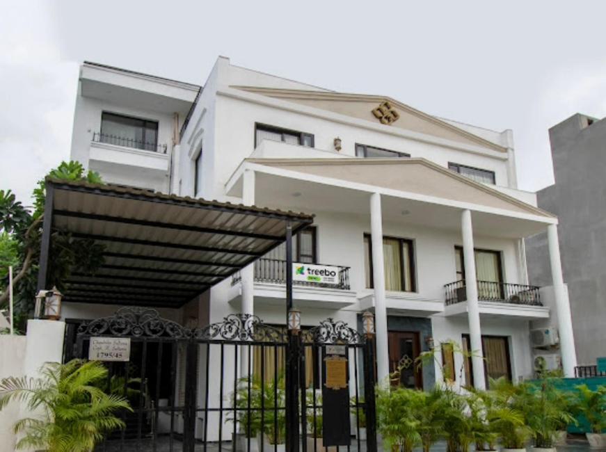 Hotel Imperial Park Sector 45 Gurgaon Exterior photo